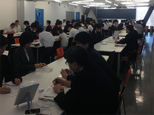 学校法人HAL東京 学内合同企業説明会の様子1