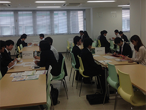学校法人HAL東京 学内合同企業説明会の様子1