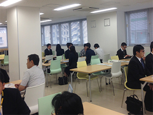 学校法人HAL東京 学内合同企業説明会の様子2